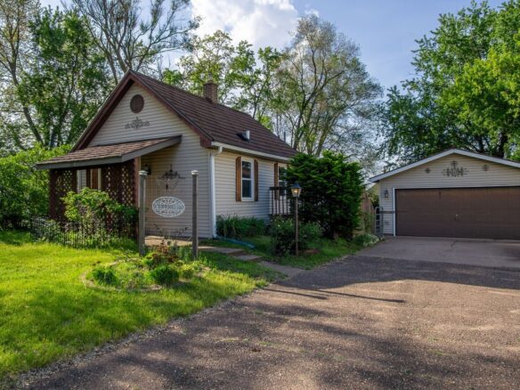 2220 Valley View Place, Eau Claire WI 54703 - Residential house for sale - MLS #1601571 - image1