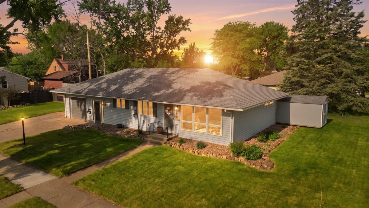 2304 Agnes Street, Eau Claire WI 54701 - Residential house for sale - MLS #1601612 - image2