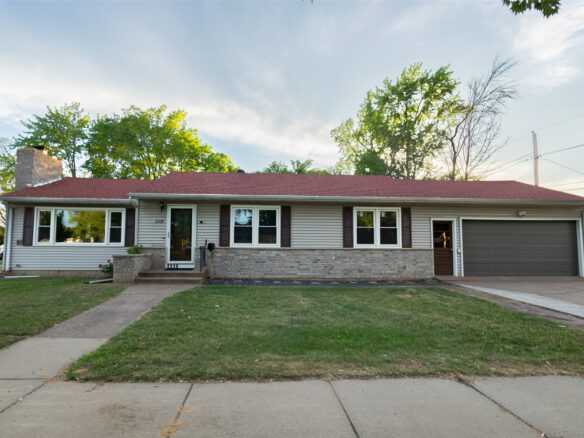 2318 Agnes Street, Eau Claire WI 54701 - Residential house for sale - MLS #1601827 - image1