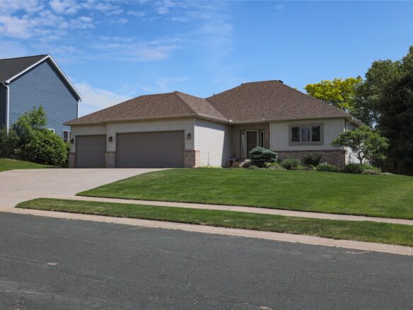 2400 Emerald Bend, Hudson WI 54016 - Residential house for sale - MLS #1601816 - image1