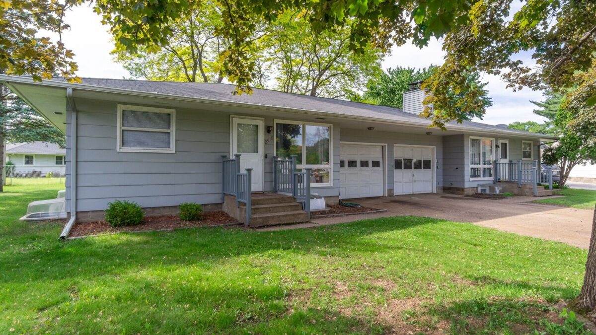 2918-20 Leslie Lane, Eau Claire WI 54703 - ResidentialIncome house for sale - MLS #1601775 - image2
