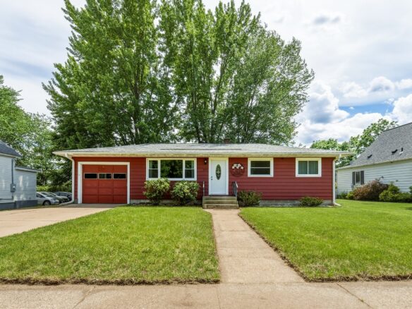 325 Selma Street, Eau Claire WI 54703 - Residential house for sale - MLS #1602312 - image1