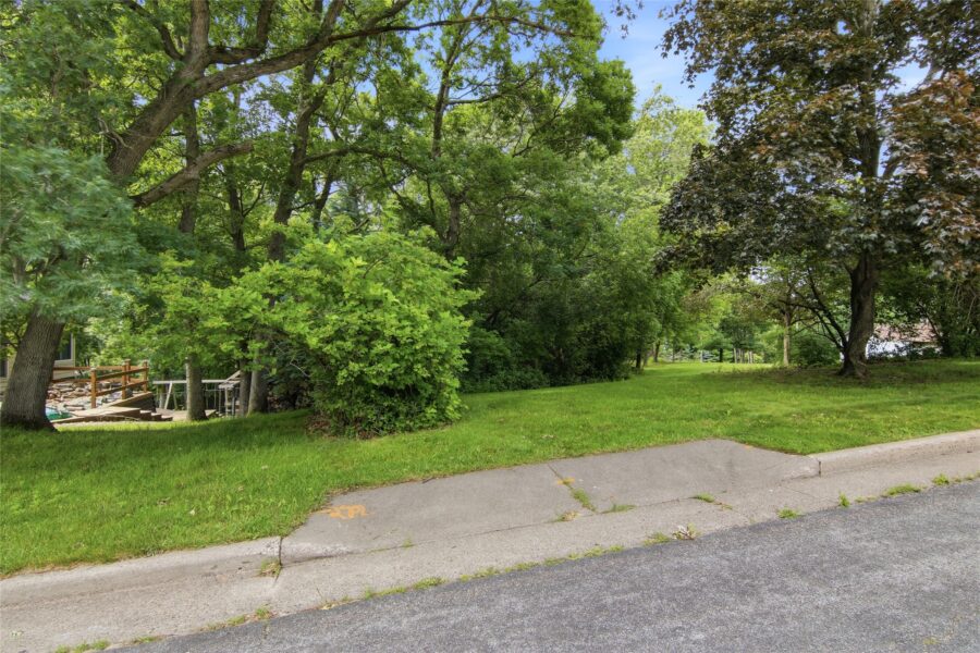 3912 Woodcrest Court