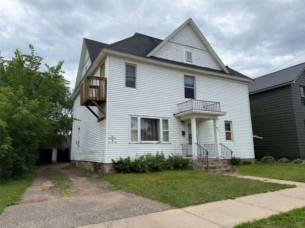433 Vine Street, Eau Claire WI 54703 - ResidentialIncome house for sale - MLS #1602409 - image2