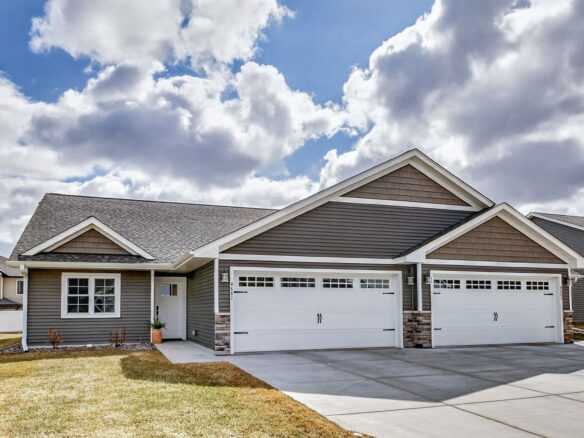 4881 Field Crest Lane, Eau Claire WI 54701 - Residential house for sale - MLS #1599962 - image1