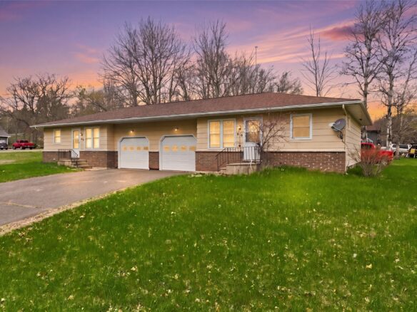 916-918 Michigan Street, Spooner WI 54801 - ResidentialIncome house for sale - MLS #1602379 - image1
