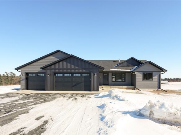 9543 County Hwy Q, Chippewa Falls WI 54729 - Residential house for sale - MLS #1598148 - image1