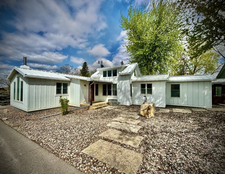 N2095 Twin Bluff Lane