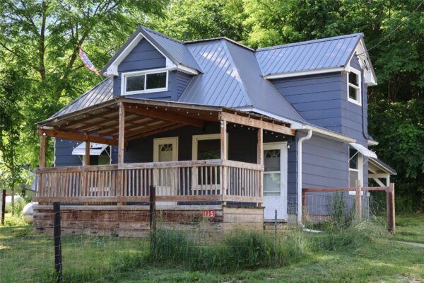 115 4th Avenue Cashton WI 54619