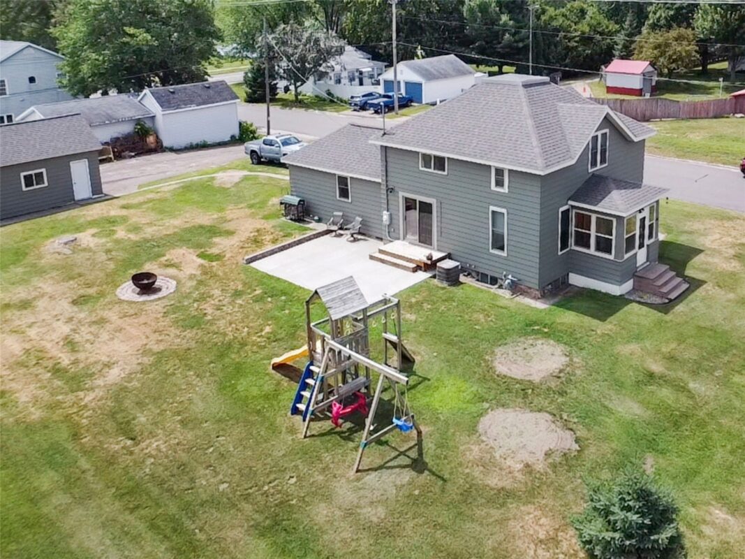 1305 Warren Street, Chippewa Falls WI 54729 - Residential house for sale - MLS #1603563 - image2