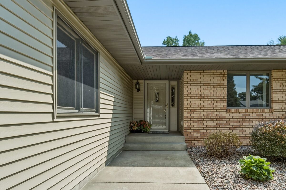 1407 Woodridge Drive, Chippewa Falls WI 54729 - Residential house for sale - MLS #1603499 - image2