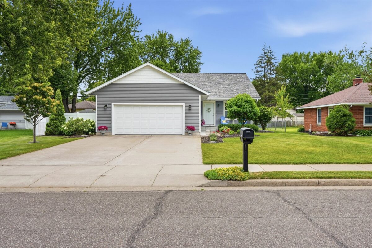 1715 Clairemont Avenue, Eau Claire WI 54701 - Residential house for sale - MLS #1602960 - image2