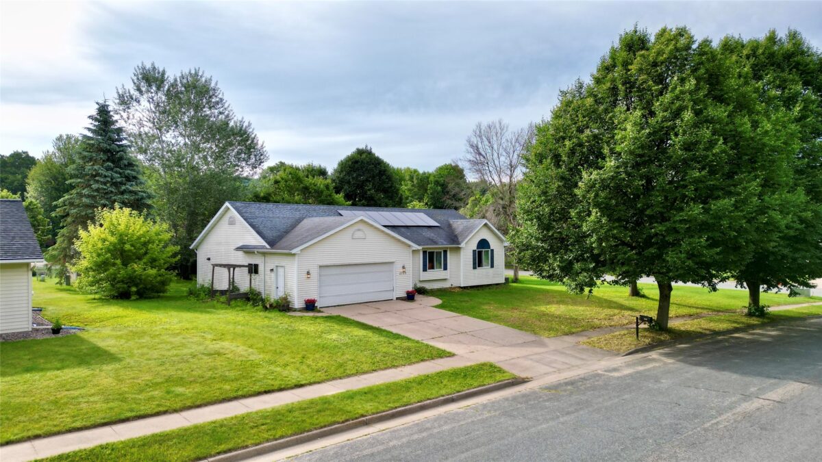 2725 Diane Lane, Eau Claire WI 54703 - Residential house for sale - MLS #1602690 - image2