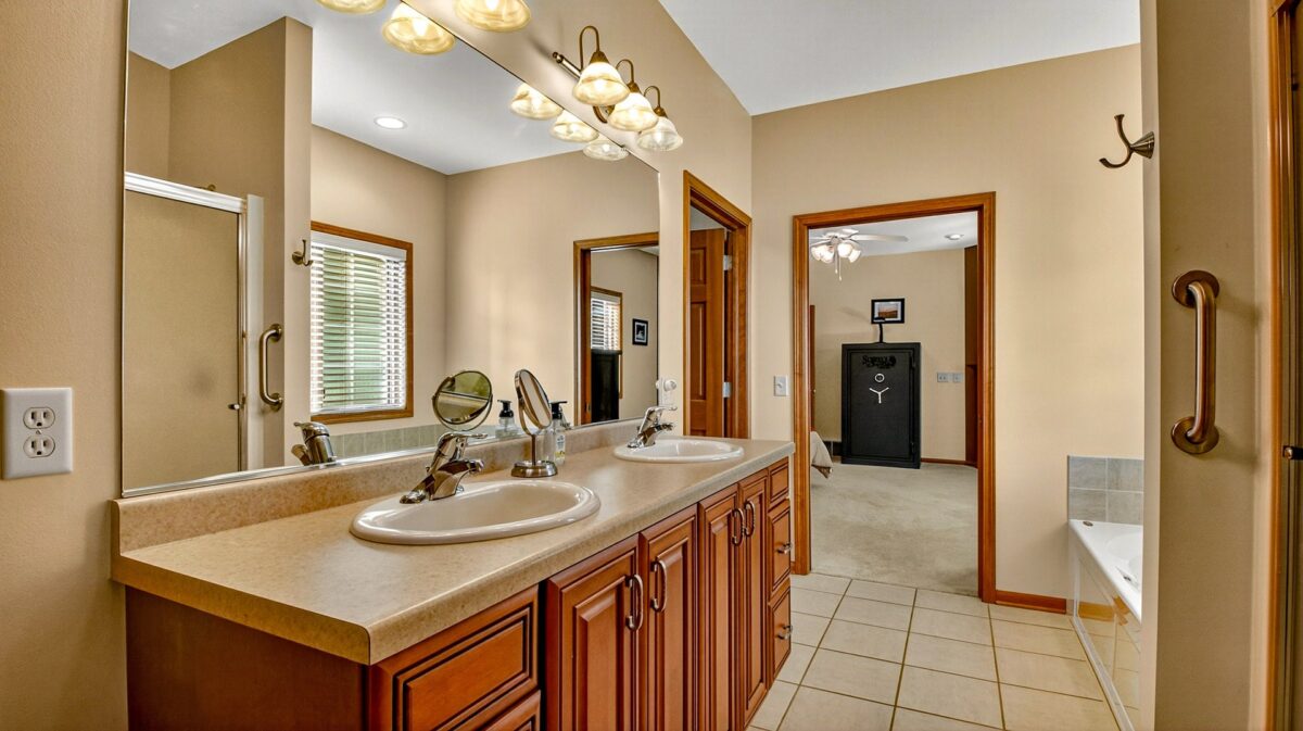 4244 Mill Ridge Circle, Eau Claire WI 54703 - Residential house for sale - MLS #1602030 - image28