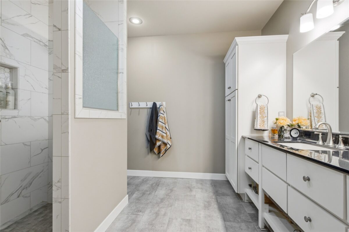 4523 Village Oaks Circle, Eau Claire WI 54701 - Residential house for sale - MLS #1602689 - image20