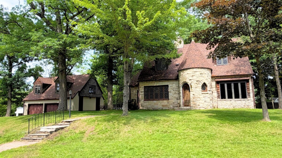 910 Oakwood Boulevard, Menomonie WI 54751 - Residential house for sale - MLS #1602885 - image2