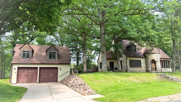 910 Oakwood Boulevard Menomonie WI 54751