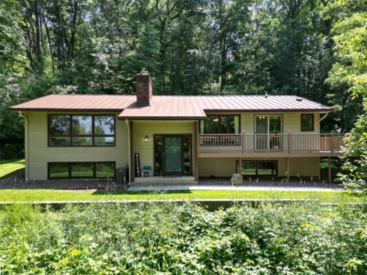 E865 Woodridge Drive Eau Claire WI 54701