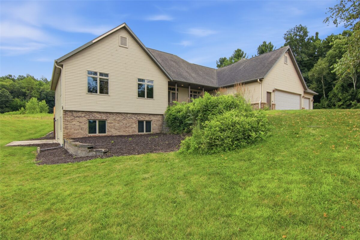 W860 Cedar Road, Eau Claire WI 54701 - Residential house for sale - MLS #1603580 - image11