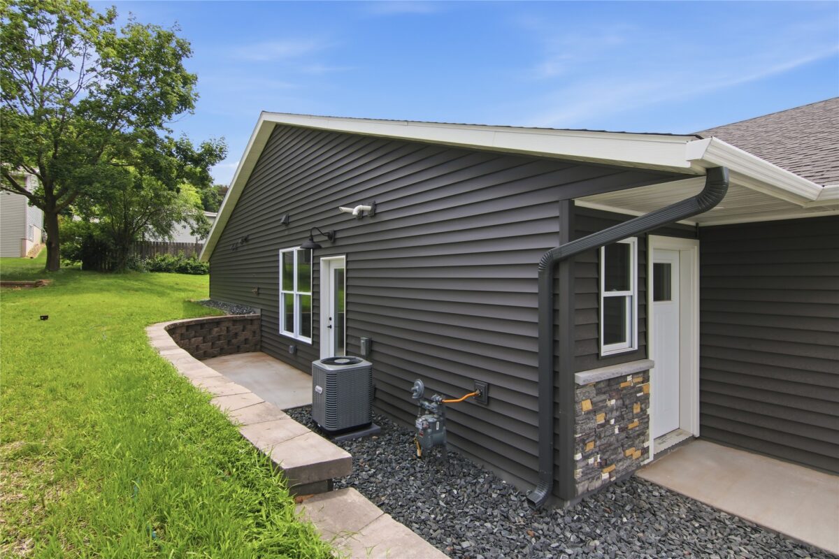 1323 Carpenter Avenue, Eau Claire WI 54703 - Residential house for sale - MLS #1604095 - image2