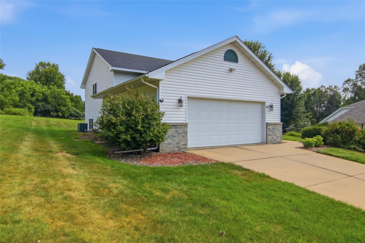 2115 Bordeaux Court, Eau Claire WI 54703 - Residential house for sale - MLS #1603756 - image2