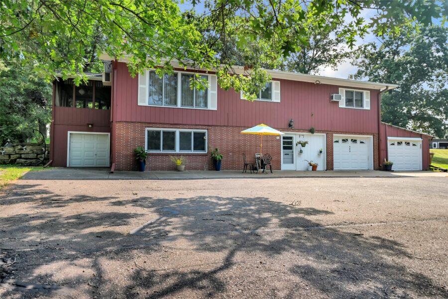 405 Oakwood Drive
