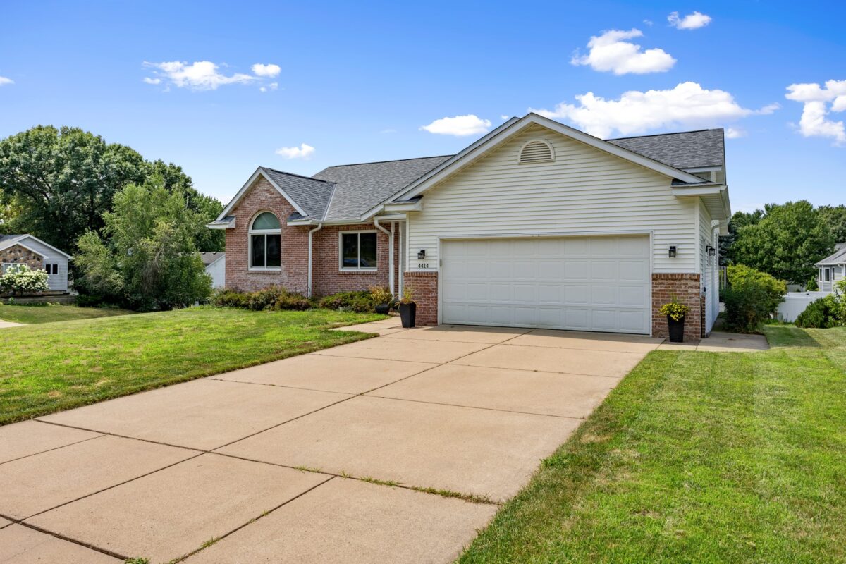 4414 Crest Court, Eau Claire WI 54701 - Residential house for sale - MLS #1603831 - image2