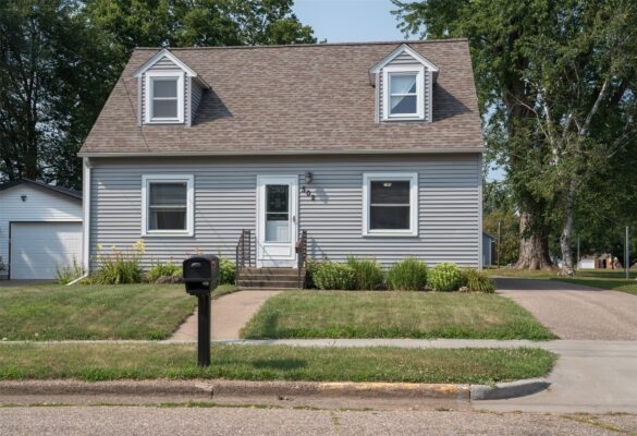 502 W Hudson Street Mondovi WI 54755