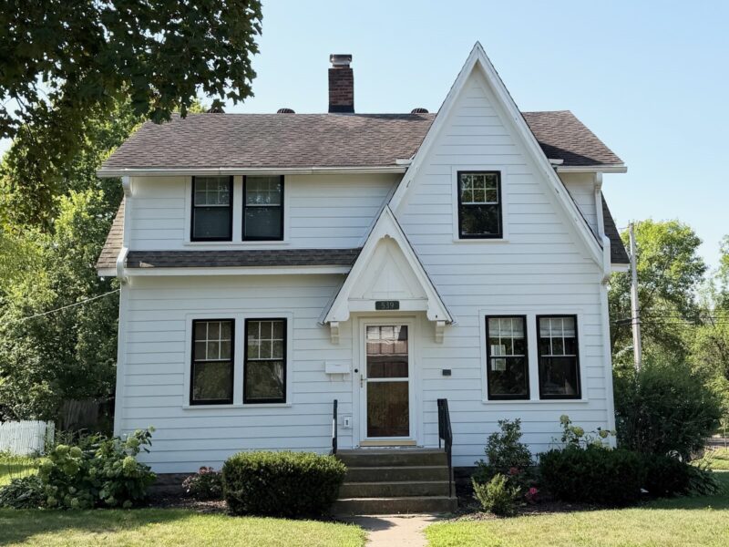 539 W Grand Avenue